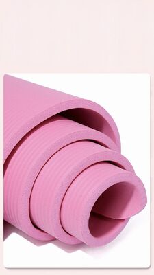เสื่อโยคะ PVC เป็นมิตรกับสิ่งแวดล้อม ยืดหยุ่นสูง ออกแบบมาสำหรับการออกกำลังกาย เซสชั่นโยคะ ใช้ได้ทั้งที่บ้านและยิม มีให้เลือกหลายความหนาและสี
